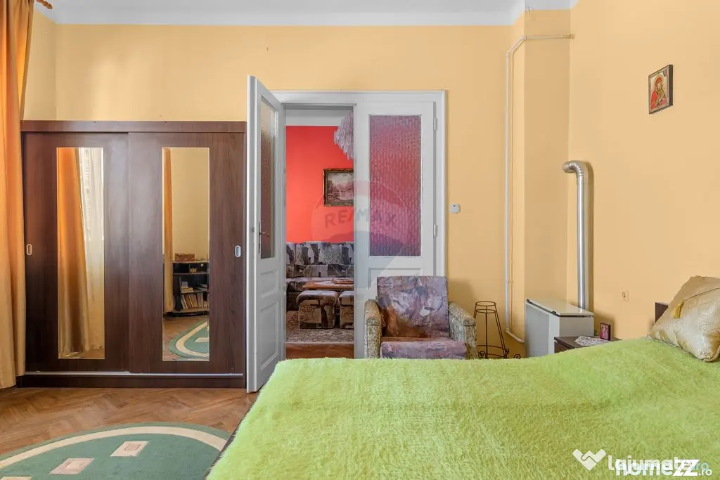 Apartament 2 camere, loc de parcare, teren propriu,strada...