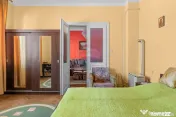 Apartament 2 camere, loc de parcare, teren propriu,strada...
