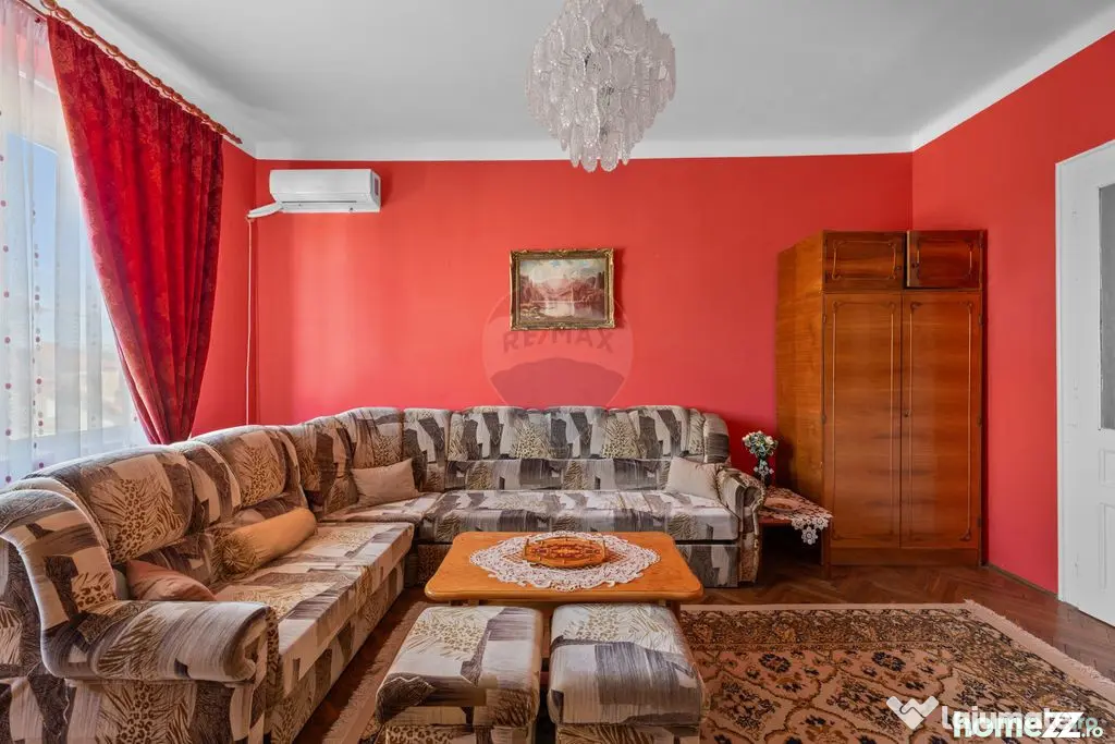Apartament 2 camere, loc de parcare, teren propriu,strada...