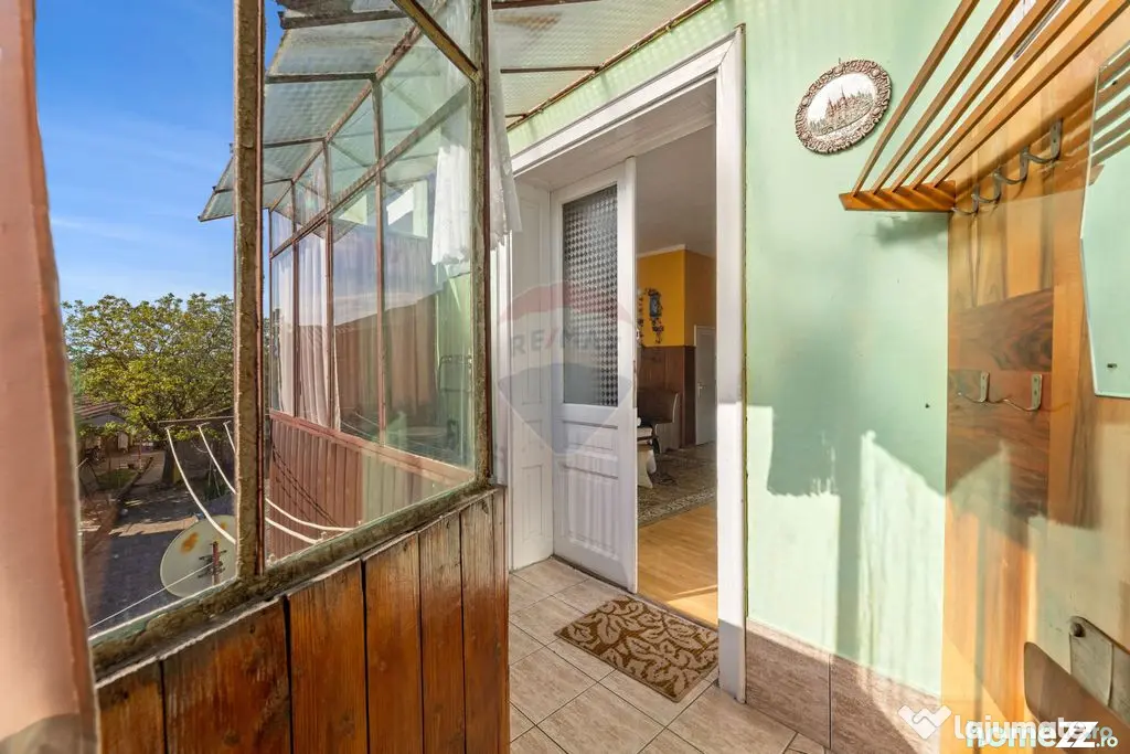 Apartament 2 camere, loc de parcare, teren propriu,strada...