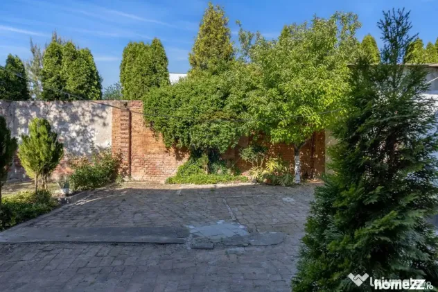 Apartament 2 camere, loc de parcare, teren propriu,strada...