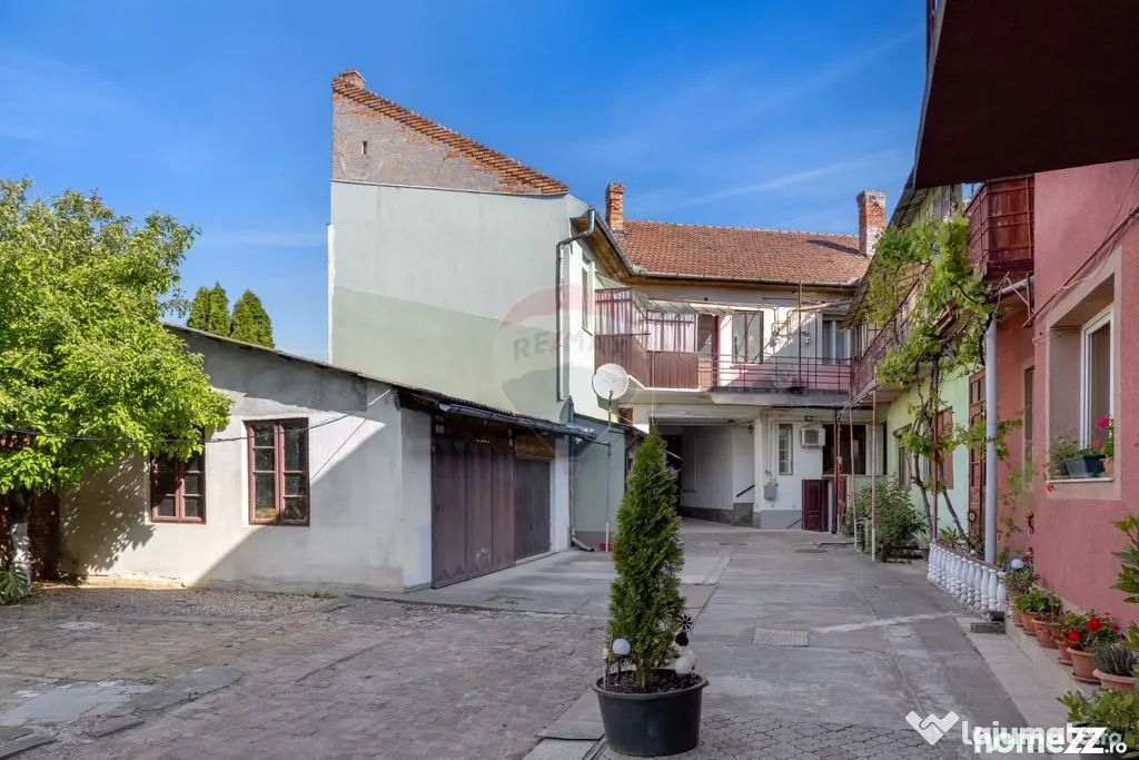 Apartament 2 camere, loc de parcare, teren propriu,strada...