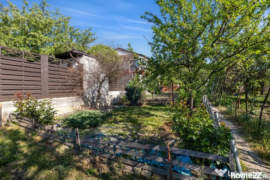 Apartament 2 camere, loc de parcare, teren propriu,strada...