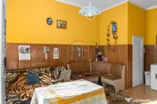 Apartament 2 camere, loc de parcare, teren propriu,strada... 