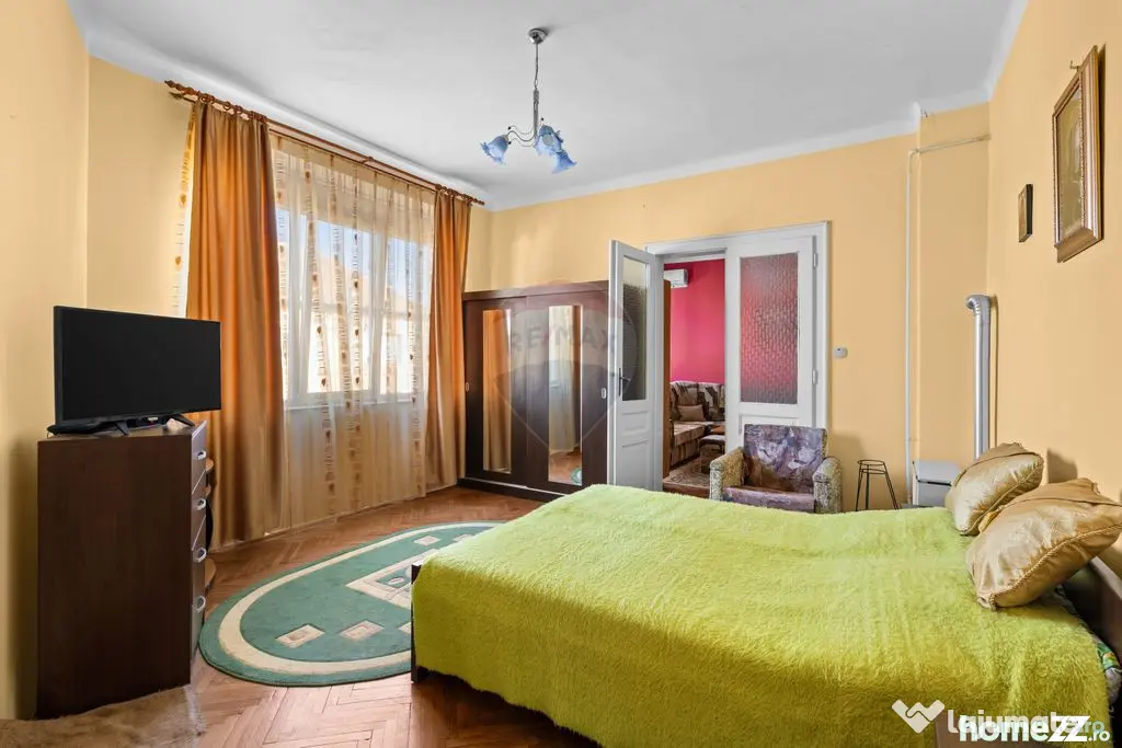 Apartament 2 camere, loc de parcare, teren propriu,strada...
