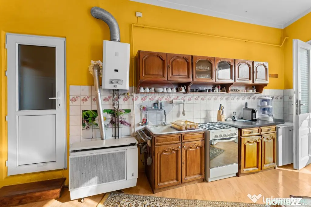Apartament 2 camere, loc de parcare, teren propriu,strada...