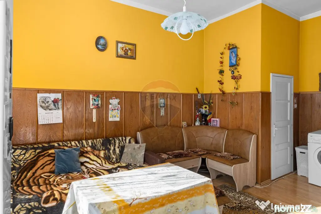 Apartament 2 camere, loc de parcare, teren propriu,strada...