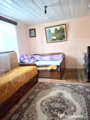 Casă bătrânească cu teren generos, în satul Mănăstire 