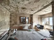 Casa renovabila central, aproape de Magheru, curte comuna, t 