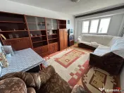 Apartament cu 3 camere de , zona Ceasul Rau. 