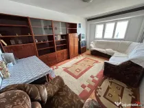 Apartament cu 3 camere de , zona Ceasul Rau.