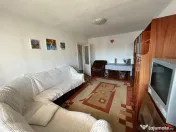 Apartament cu 3 camere de , zona Ceasul Rau. 