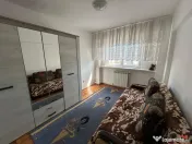 Apartament cu 3 camere de , zona Ceasul Rau. 