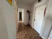 Apartament cu 3 camere de , zona Ceasul Rau. 