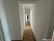 Apartament cu 3 camere de , zona Ceasul Rau. 