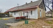 Casă primitoare cu 3 camere, teren generos și acces pri... 