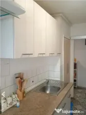 Apartament 2 camere, decomandat, parter inalt, balcon, zona Tractorul! 