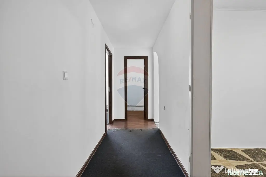 Apartament spațios la casă, renovat, ultracentral Pecica