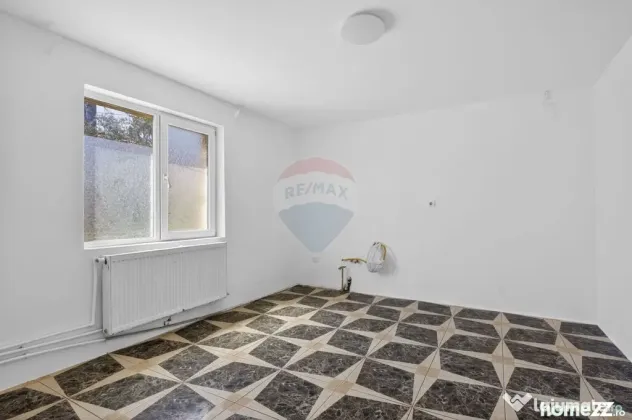 Apartament spațios la casă, renovat, ultracentral Pecica