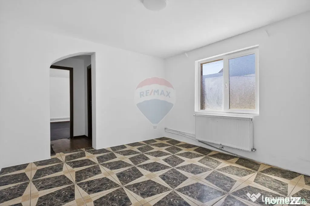 Apartament spațios la casă, renovat, ultracentral Pecica