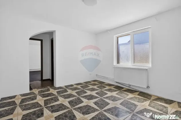 Apartament spațios la casă, renovat, ultracentral Pecica