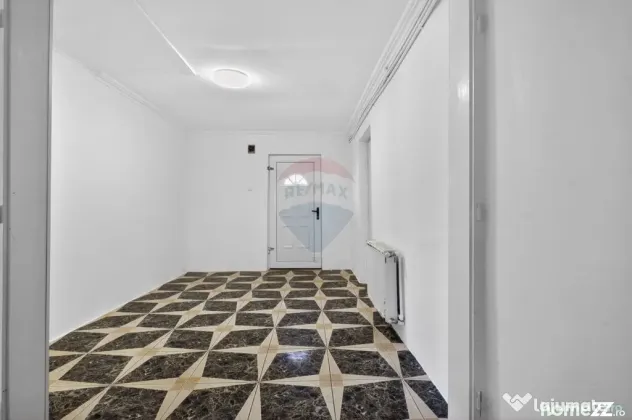 Apartament spațios la casă, renovat, ultracentral Pecica
