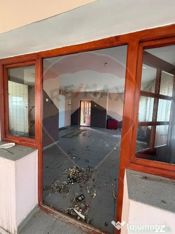 Casa de vacanta cu 8300 mp teren, de vanzare in Preluca N...