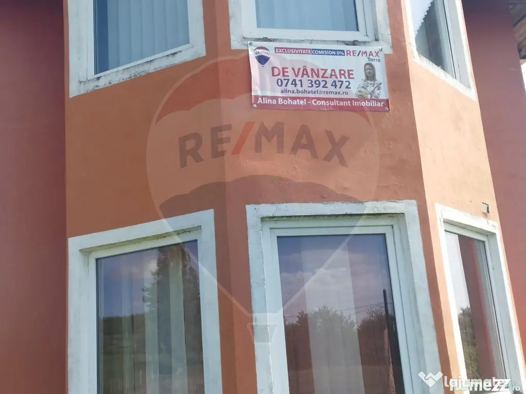 Casa de vacanta cu 8300 mp teren, de vanzare in Preluca N...