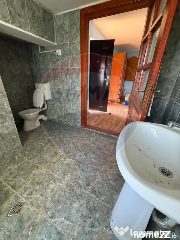 Casa de vacanta cu 8300 mp teren, de vanzare in Preluca N...