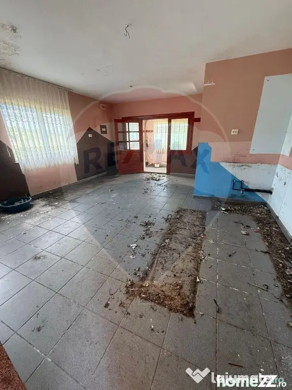 Casa de vacanta cu 8300 mp teren, de vanzare in Preluca N...