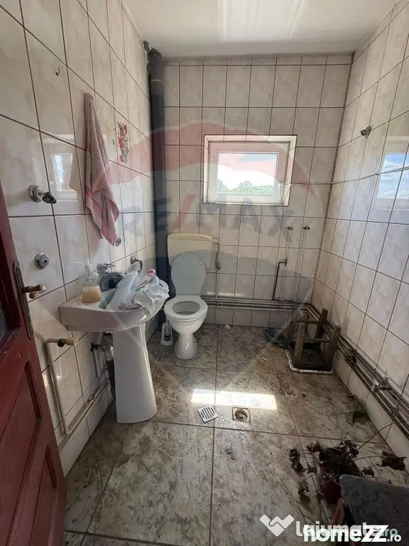 Casa de vacanta cu 8300 mp teren, de vanzare in Preluca N...