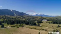 Poiana Brașov | teren cu panoramă largă către munți