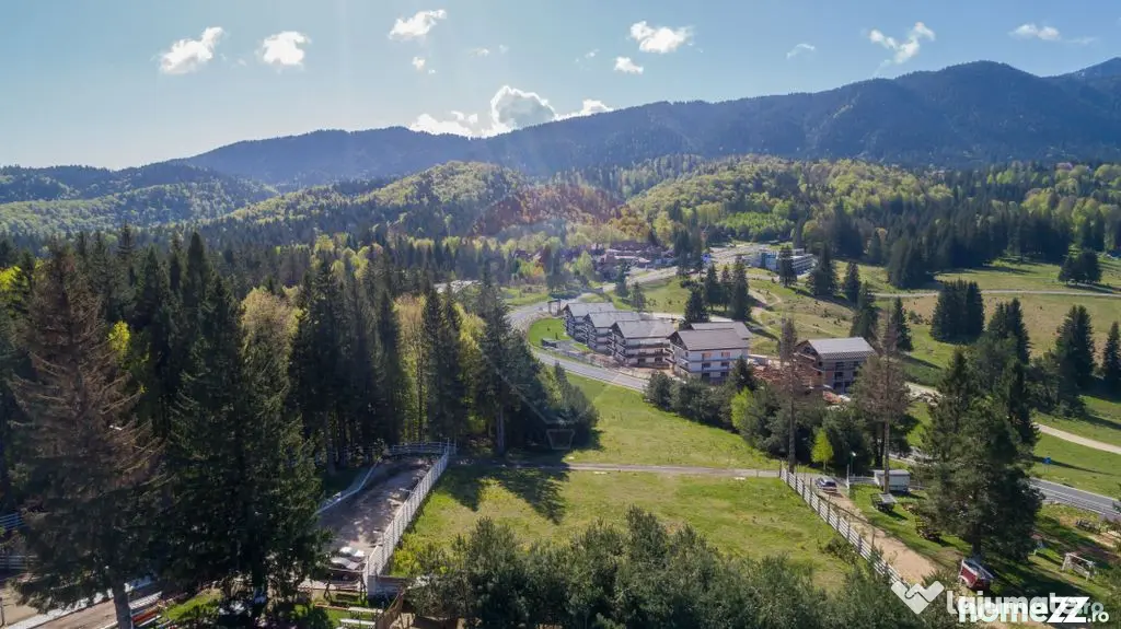 Poiana Brașov | teren cu panoramă largă către munți