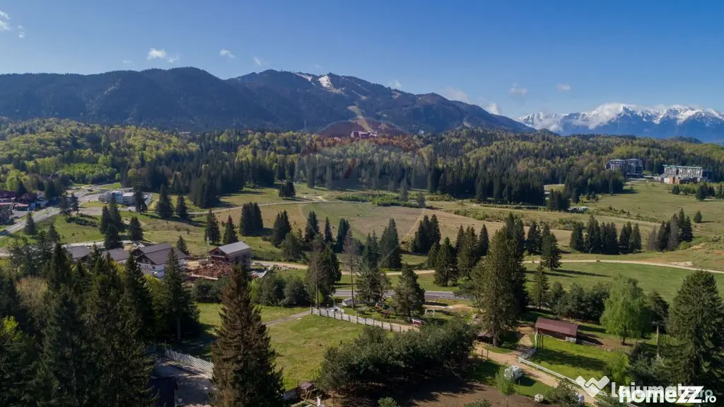 Poiana Brașov | teren cu panoramă largă către munți