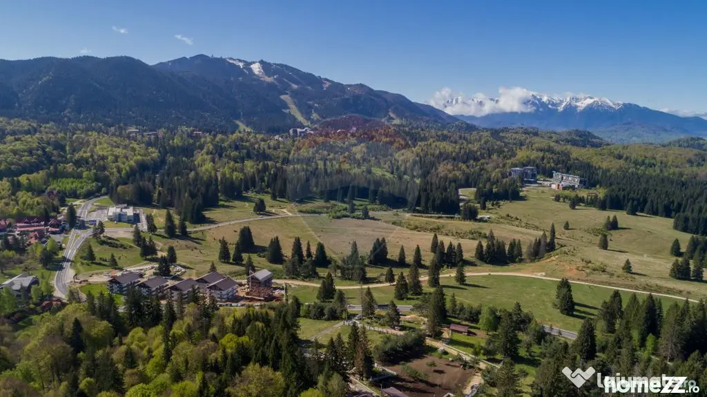 Poiana Brașov | teren cu panoramă largă către munți