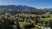 Poiana Brașov | teren cu panoramă largă către munți 
