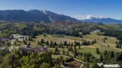 Poiana Brașov | teren cu panoramă largă către munți 