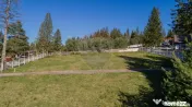 Poiana Brașov | teren cu panoramă largă către munți 