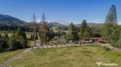 Poiana Brașov | teren cu panoramă largă către munți 