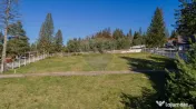 Poiana Brașov | teren cu panoramă largă către munți 