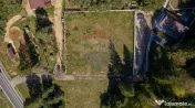 Poiana Brașov | teren cu panoramă largă către munți 