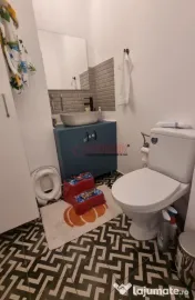 Apartament 4 camere, centrală proprie, parcare, 5 min 