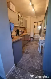 Apartament 4 camere, centrală proprie, parcare, 5 min 