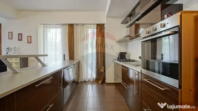 Poziție, priveliște, terasă uriașă, în Bellevue Res...