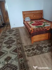 Se vinde garsonieră complet mobilată și utilată în cart 