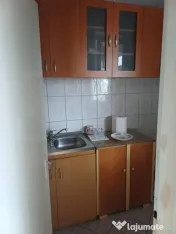 Se vinde garsonieră complet mobilată și utilată în cart 