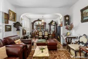 Apartament spațios de vânzare în zonă selectă -Strad... 