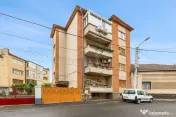 Apartament spațios de vânzare în zonă selectă -Strad... 