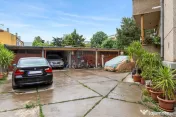 Apartament spațios de vânzare în zonă selectă -Strad... 
