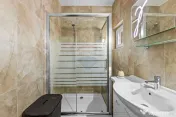Apartament spațios de vânzare în zonă selectă -Strad... 